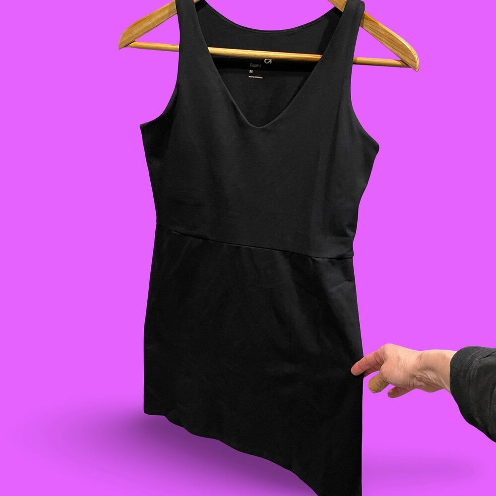 Cute black Gap Fit stretchy mini dress shorts underlayer v-neck lounge workout